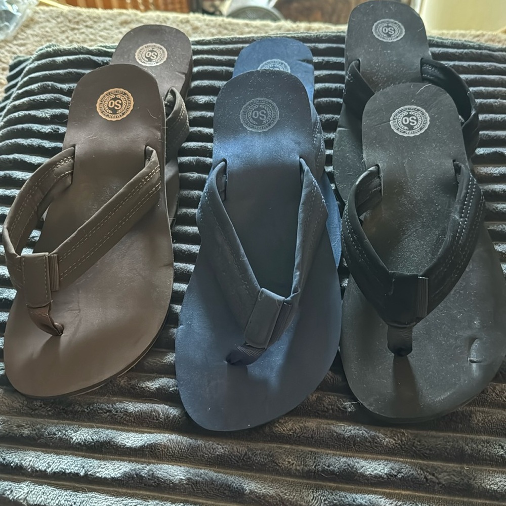 Lot Size L (9/10) SO Flip Flops from Kohl’s.